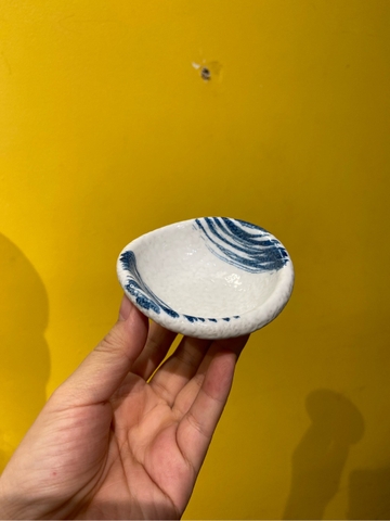 Chén chấm 9.8*8.7*2.5 cm trắng vệt xanh