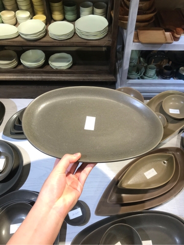 Dĩa dài 33x23cm màu đen trổ (matte)