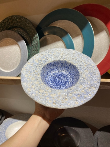 Dĩa bay 23cm vành vân đá phun san hô xanh lòng xanh dương