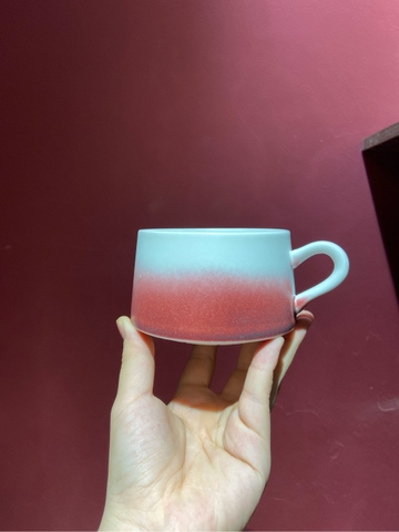 Tách trà trắng vệt hồng