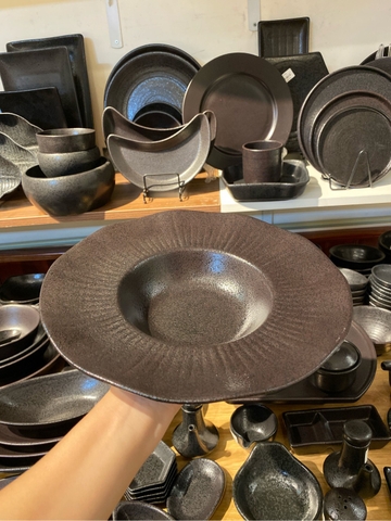 Dĩa bay sen 26.5cm đen không vệt