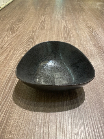 Tô tam giác 20cm màu đen (không vệt)