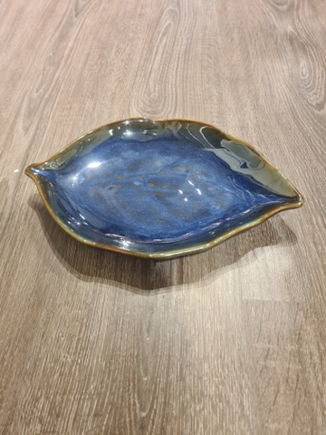 Dĩa chiếc lá 25x2.8cm xanh viền nâu