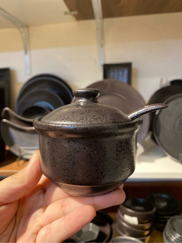 Hủ gia vị 8.5x5.2cm đen không vệt