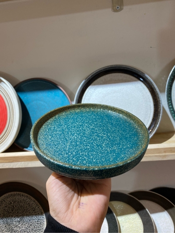 Dĩa tròn vành đứng 16cm xanh ngọc bích viền nâu phun hạt