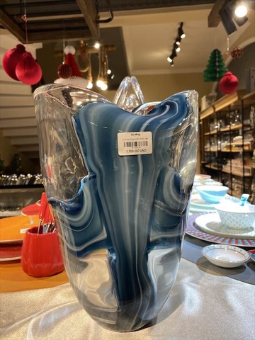 Lọ hoa sóng nước xanh