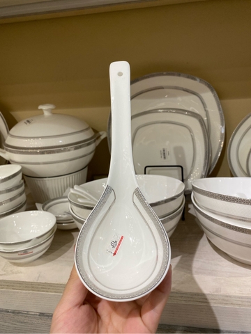 Muôi canh bạch kim anh