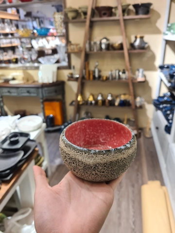 Tô tròn dầy 11 x 5.5 cm màu đen lòng đỏ phun san hô