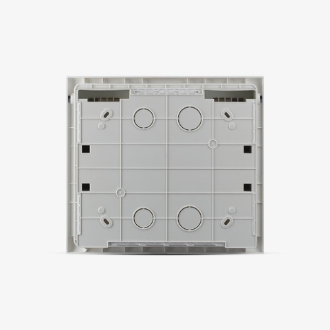 Tủ điện âm tường Rạng Đông Đế nhựa, mặt ốp - mặt che nhựa ABS - PC chống va đập vượt trội, chịu nhiệt cao, cách điện tốt