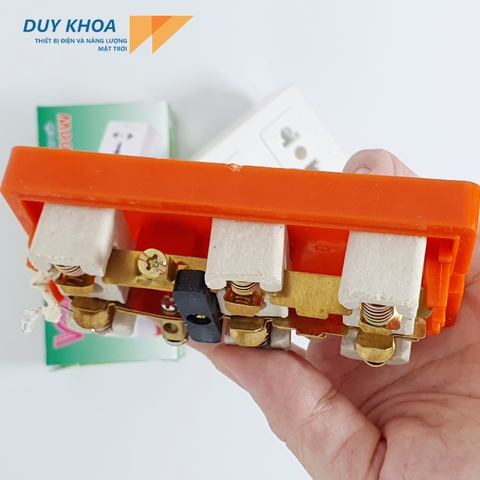 Ổ Cắm Điện Đế Cam Chịu Tải 3 Lõi Sứ Có màng che Và Không Màng Che Vinamax