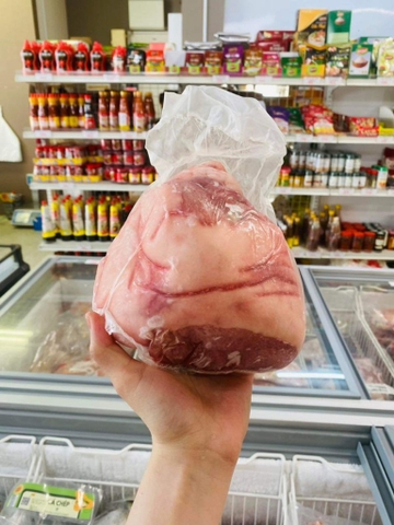 Bắp heo rút xương có da (0.8-1kg ) 皮付き豚スネ骨抜き※