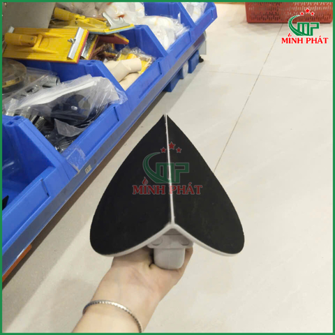 🧱 Bàn Xoa Góc Âm Dương Minh Phát – Giải Pháp Thi Công Góc Chuẩn Đẹp, Không Bị Vỡ Góc