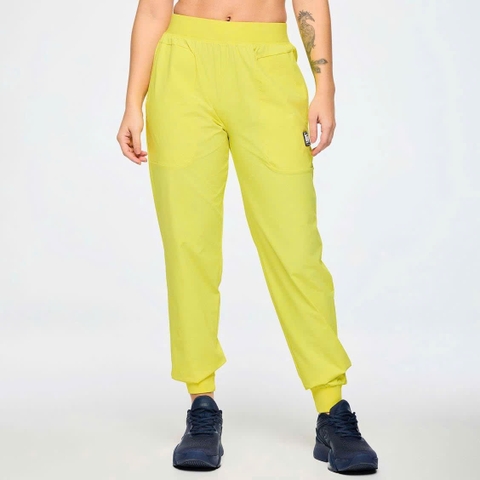 Joggers gió form thường, vàng chanh