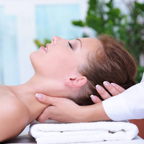 Massage cổ vai gáy