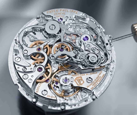 Nên Chọn Đồng Hồ Cơ/Automatic hay Pin/Quartz?