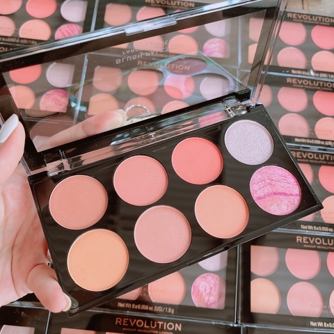 Bảng Má Revolution 8 Ô Bám Màu  Bám Phấn Lên Tone Cực Đẹp