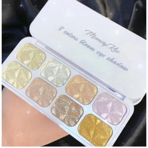Phấn bắt sáng 8 ô Memory Kiss