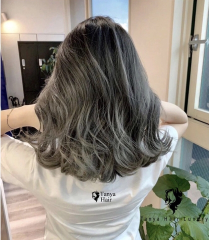 Kiểu tóc xoăn ngang vai