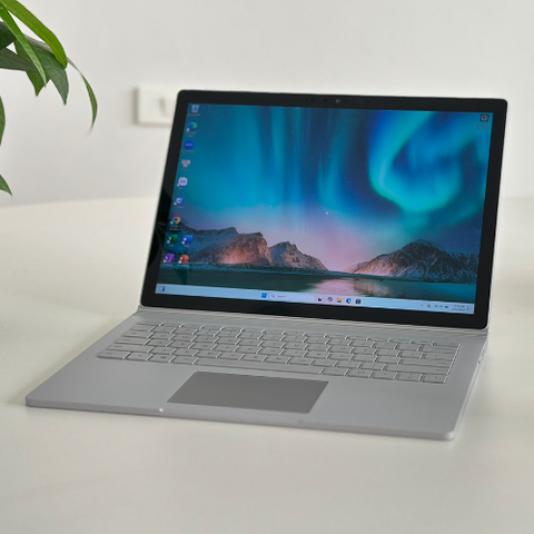 Surface Book 2 intel core i5 8350U, Ram 8GB, SSD 128GB 13.5