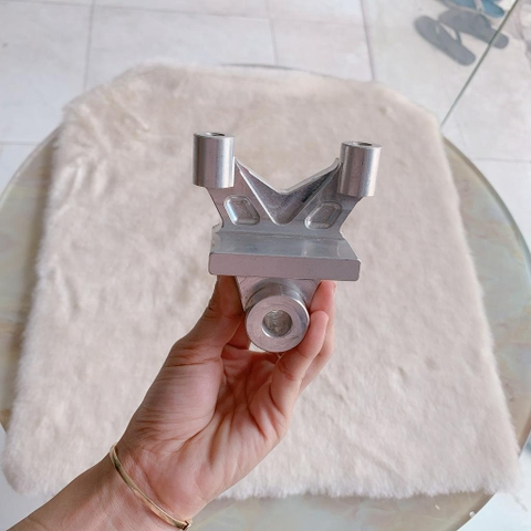 Pát heo dầu nissin moto3 2 piston đối xứng dùng cho thắng đĩa sau xe Raider, Ex 150, Winner, satria