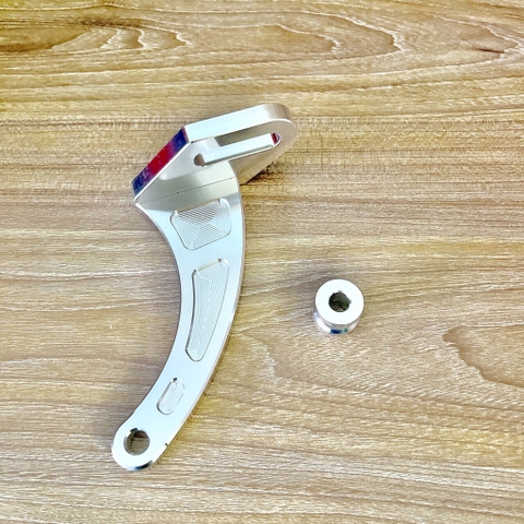 Pát bát giữ má đùm CNC sử dụng xuống thắng đùm cho gắp sau đĩa, gắp nhôm CNC xe EXCITER 2010, 2011, 150CC