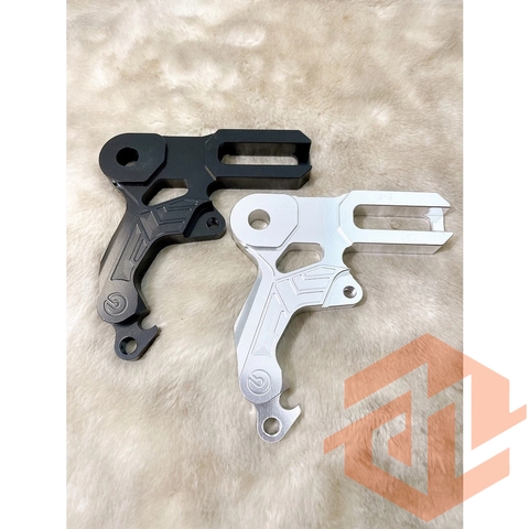 Pát Sau [WINNER/SONIC] sử dụng Heo Zin theo xe/Pát quay ngược 45 độ cho đĩa 220mm Hai Màu Đen + Trắng