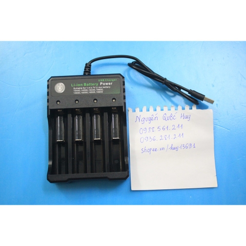Sạc 4 pin 18650 đa năng