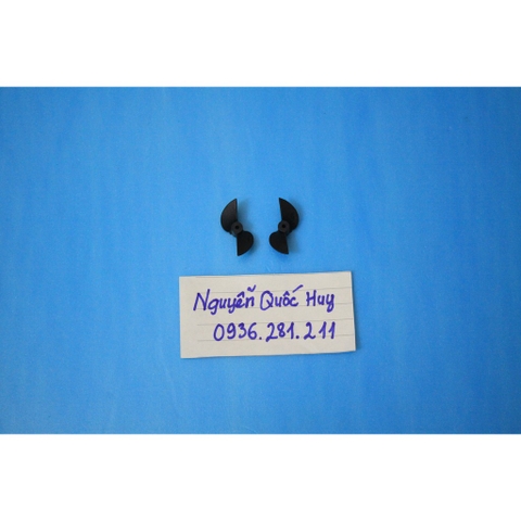 Cặp chân vịt thuận nghịch