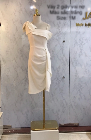Váy trắng bèo xếp li eo nơ vai