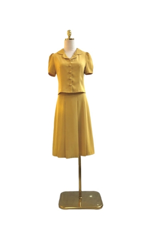 Set áo vest chân váy vàng tay ngắn