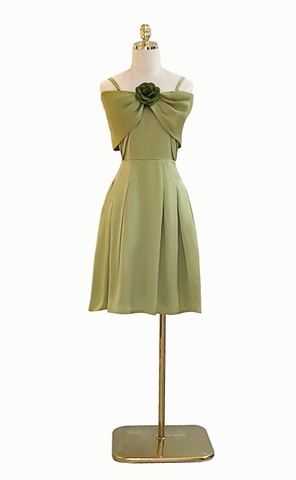 Váy lụa cổ trễ vai hai dây hoa ngực M