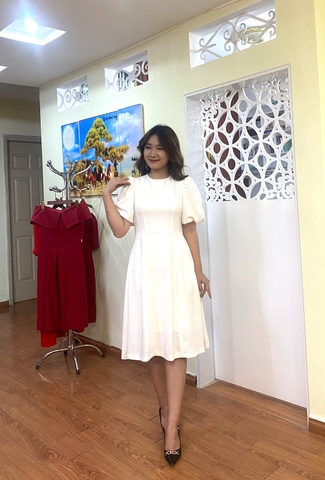 Váy lụa trượt xòe 2 li tay bồng cao cấp trắng M