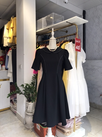 Váy đen xòe cổ sen viền chỉ trắng tay bồng M( mẫu shop)