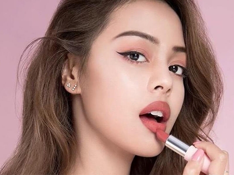 3 cách đánh son cho đôi môi nàng đẹp lung linh