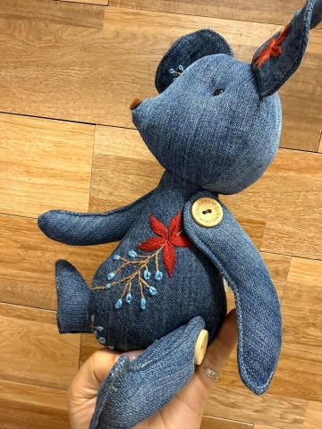Tặng rập Chuột tai bự của Renewjeans