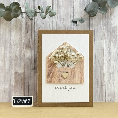 THIỆP HANDMADE NHÀ LÀM HOẠ TIẾT BAO THƯ KÈM HOA KHÔ VÀ BAO THƯ LỤA T.CRAFT HOUSE