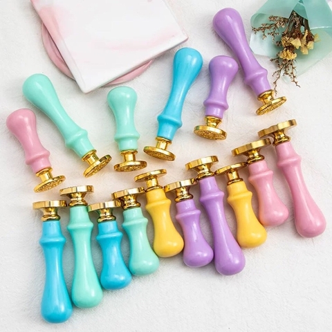 TAY CẦM NHỰA GẮN CON DẤU NIÊM PHONG T.CRAFT HOUSE