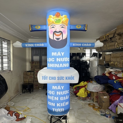 Rối Hơi Thần Tài vẫy tay quảng cáo cửa hàng Điện Máy