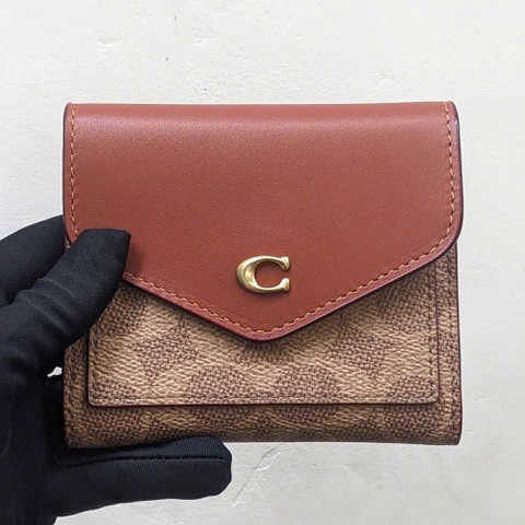 Ví Coach Wyn Small C3161 B4RGL