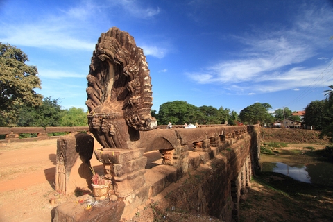 NGẮM BÌNH MINH TRÊN ĐỈNH ANGKOR WAT