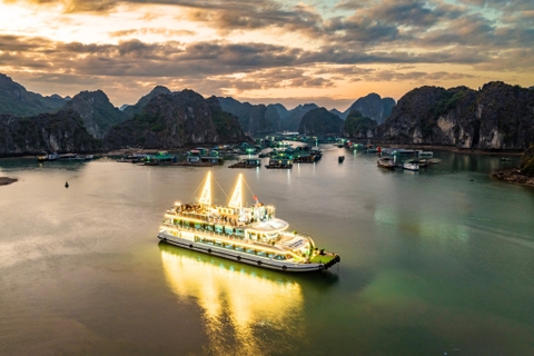 Tour Ngắm Hoàng Hôn Ăn Tối Trên Vịnh Lan Hạ - Du Thuyền Cát Bà Dream Cruise 5 sao