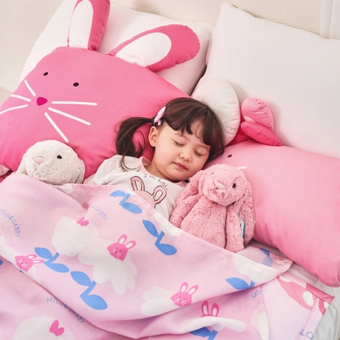 Trẻ sơ sinh nên ngủ chung với ba mẹ hay ngủ riêng mới tốt?