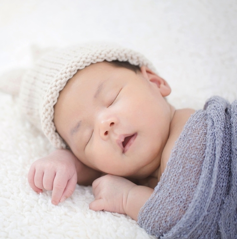 Giải pháp cho bé hay giật mình khi ngủ
