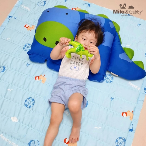 Bé đi mẫu giáo sử dụng gối ngủ nào của thương hiệu Milo & Gabby?