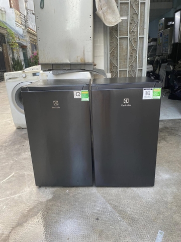 Cặp tủ lạnh cũ Electrolux 94 Lít EUM0930BD-VN mới 97%
