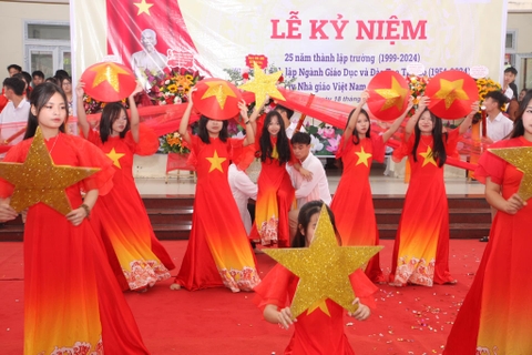 70 NĂM THÀNH LẬP NGÀNH GIÁO DỤC VÀ ĐÀO TẠO THỦ ĐÔ (1954-2024) 42 NĂM NGÀY NHÀ GIÁO VIỆT NAM 20/11(20/11/1982-20/11/2024)