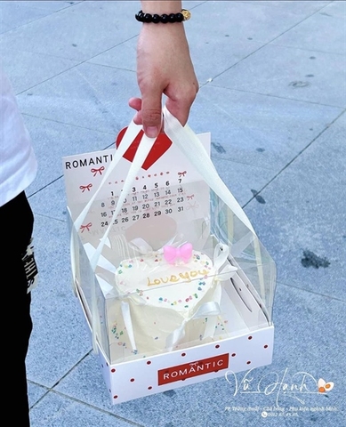 Hộp Romantic kèm khay trắng nắp mica size 18cm
