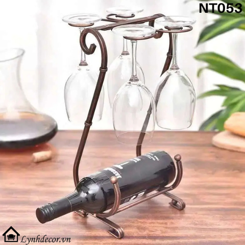 Giá Treo Ly Và Để Chai Rượu Vang LynhDecor Màu Đồng Loại 4 Ly NT053. Phong cách giản dị, cổ điên sang trọng tinh tế.