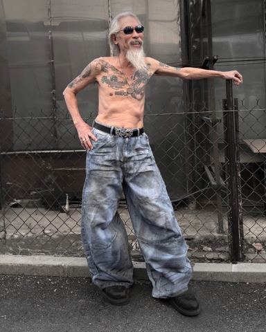 Black coated wide pants