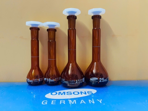 Bình định mức nâu 10ml, Class A, nút nhựa, Hãng OMSONS GERMANY